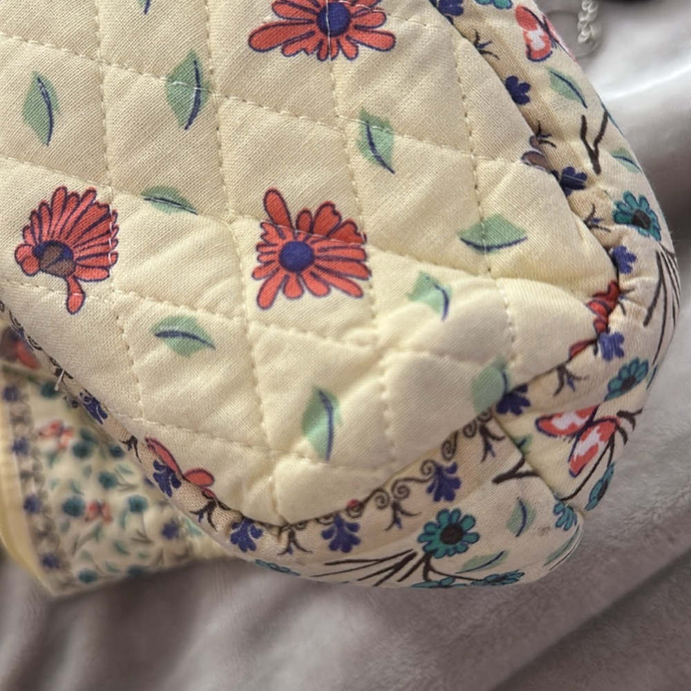 Yellow floral quilted purse - Picture 6 of 10